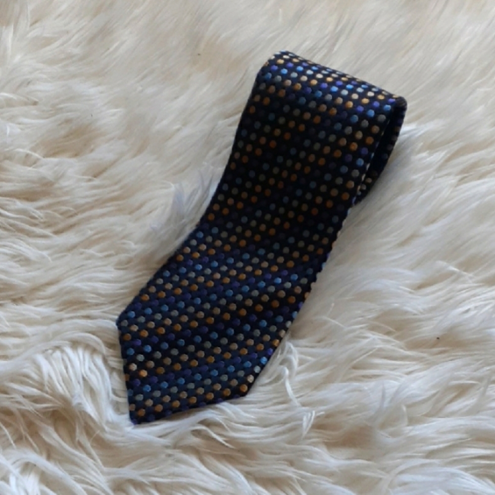 XMI Platinum 100% Silk Patterned Dotted Tie